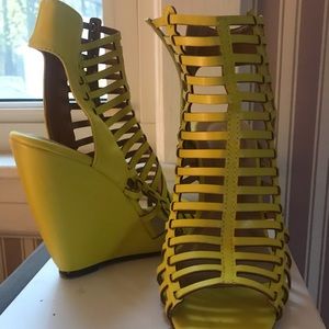 Yellow wedges size 8